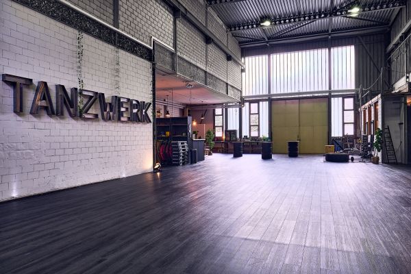 Halle mit Industrie Charme in Zeiningen