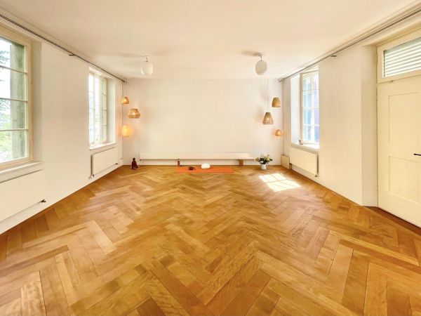 Neu renovierter Yoga-, Bewegungs- und Seminarraum in Zürich-Wiedikon