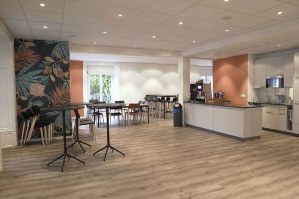 Sitzungszimmer / geräumige Cafeteria im EG Bahnhof Bern in Bern