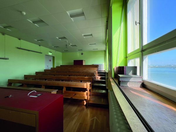 Kleiner Hörsaal mit Rheinblick in Basel