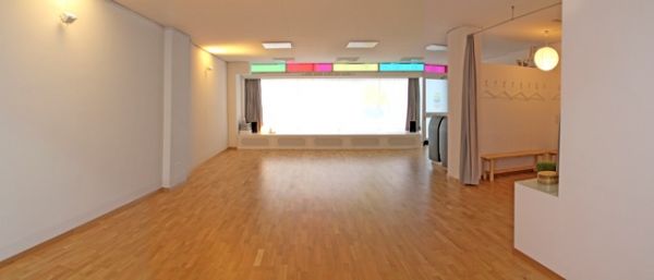 Heller Bewegungs- & Therapieraum für Yoga, Pilates, Qi Gong, Tanz, Workshops und Seminare, 87m2, Helvetiaplatz in Zürich
