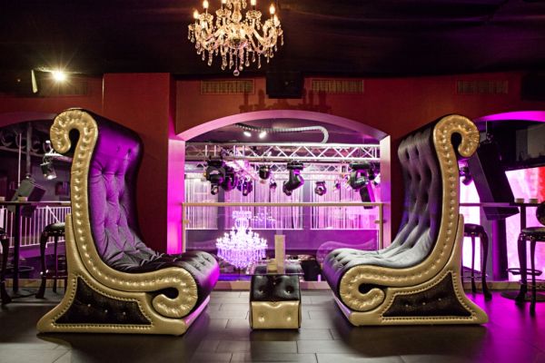 Club 84 - Bar, Club, Lounges, Tanzfläche, Bühne in Winterthur