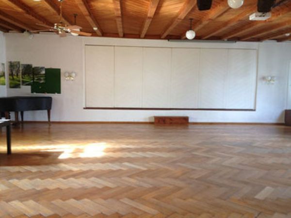 grosser heller Saal in Muri