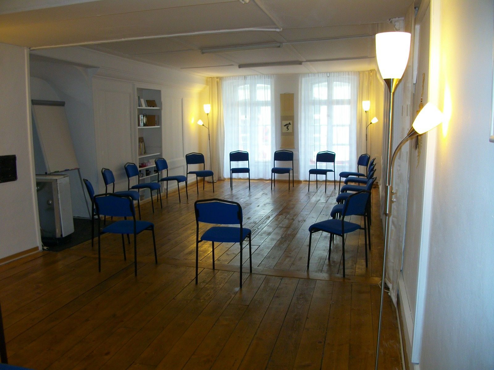 Schulungsraum der Fachschule für Medialität, weiteres Bild