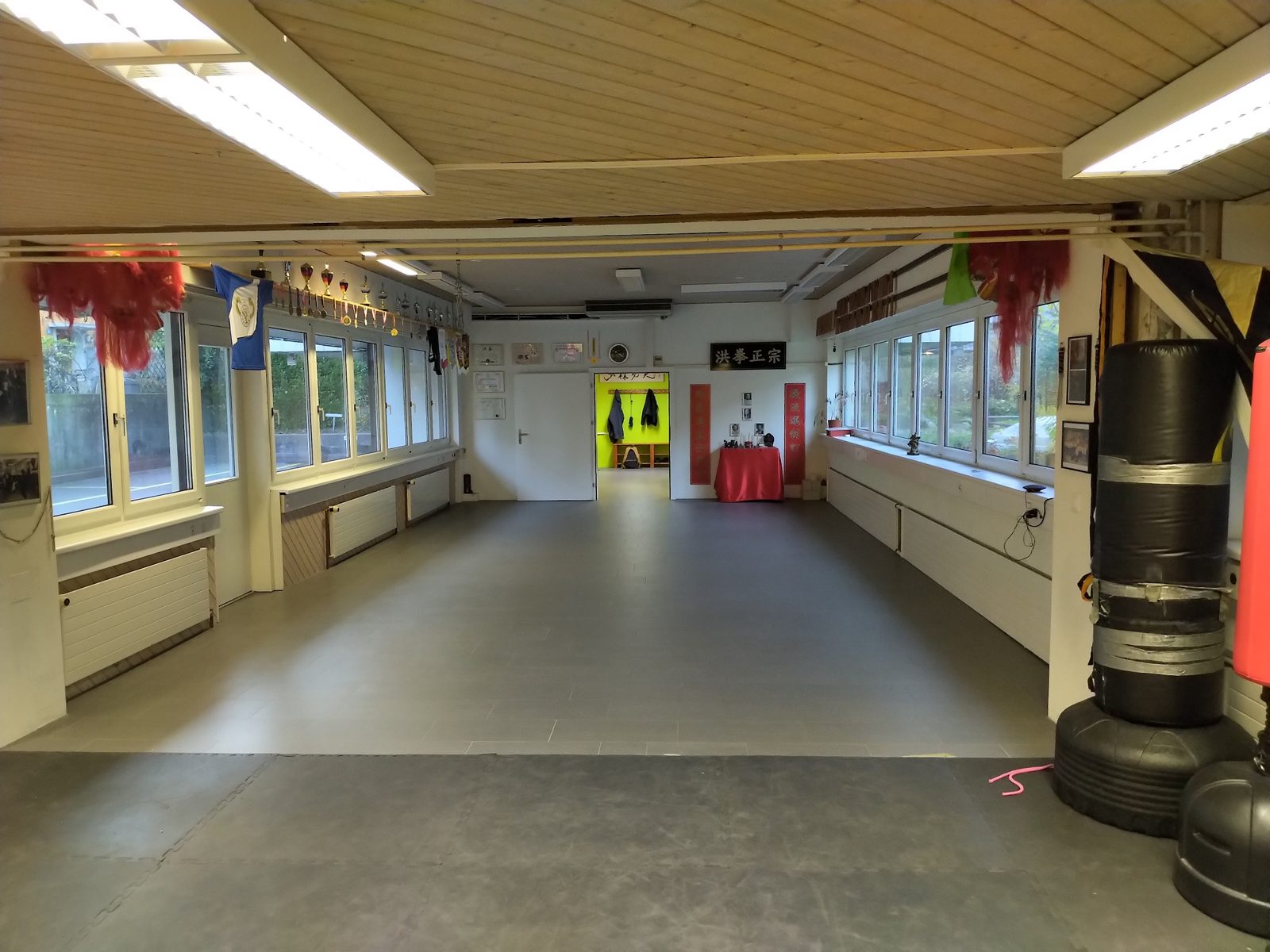 Heller Trainingsraum für Schulungen, Trainings, Unterrichte oder Seminare, weiteres Bild