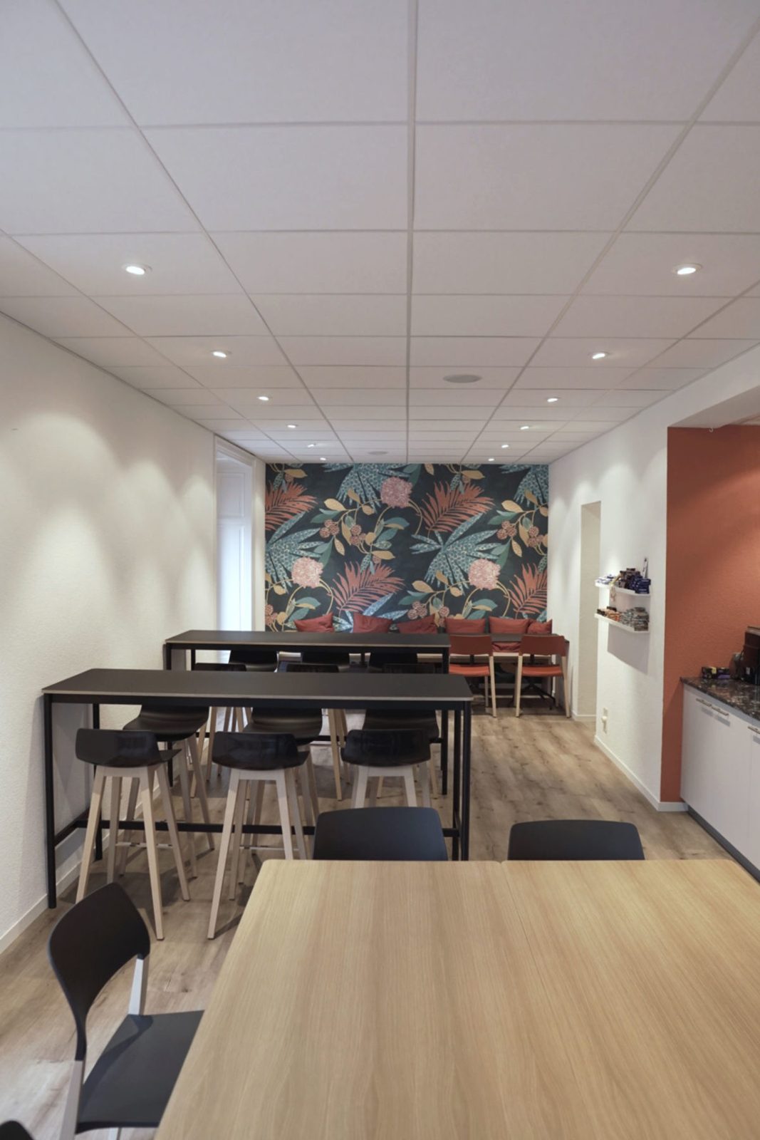 Sitzungszimmer / geräumige Cafeteria im EG Bahnhof Bern, weiteres Bild