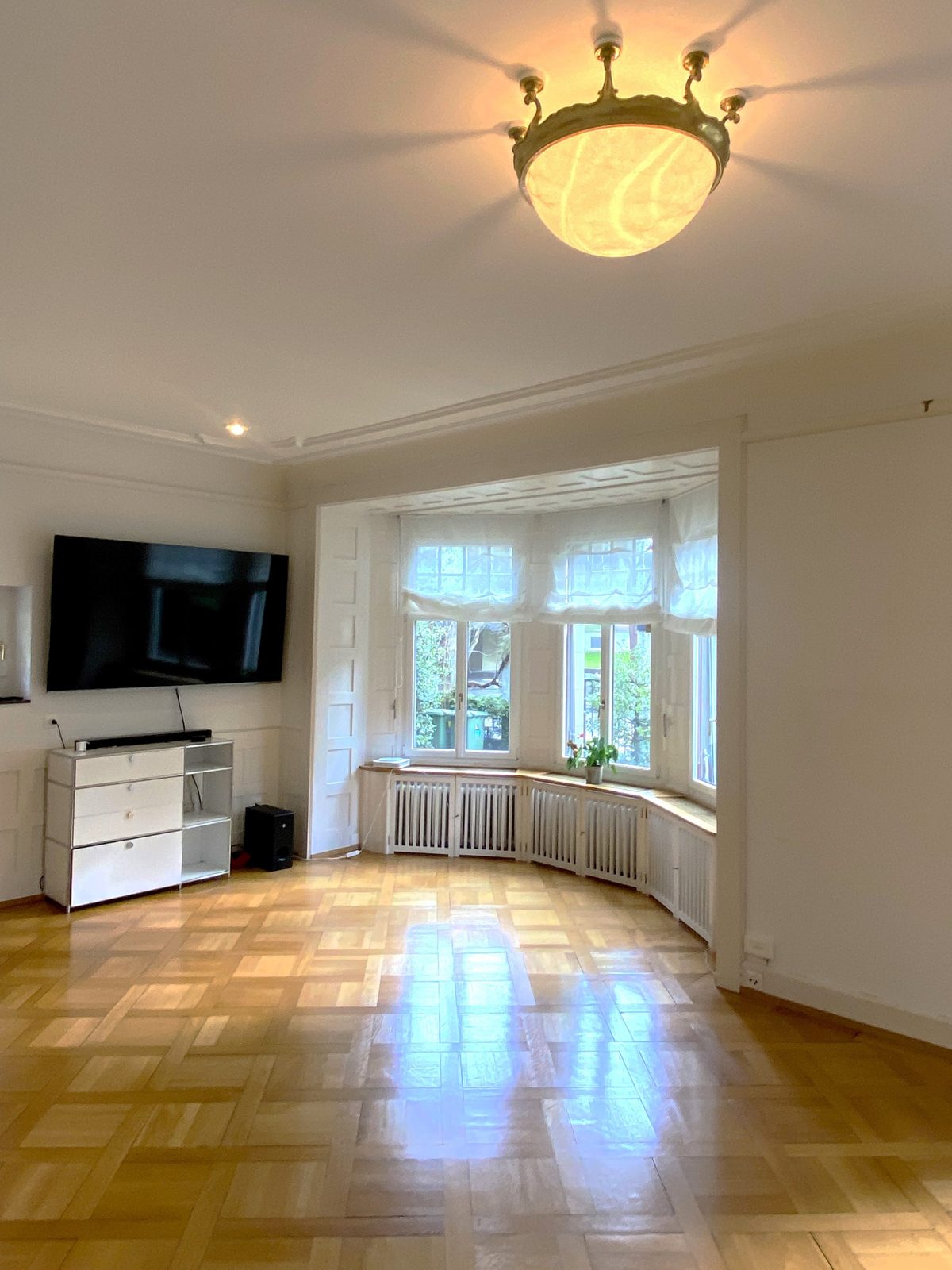 Vielseitiger Salon, weiteres Bild