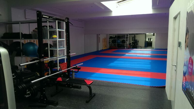 grosser, heller Fitnessraum, weiteres Bild