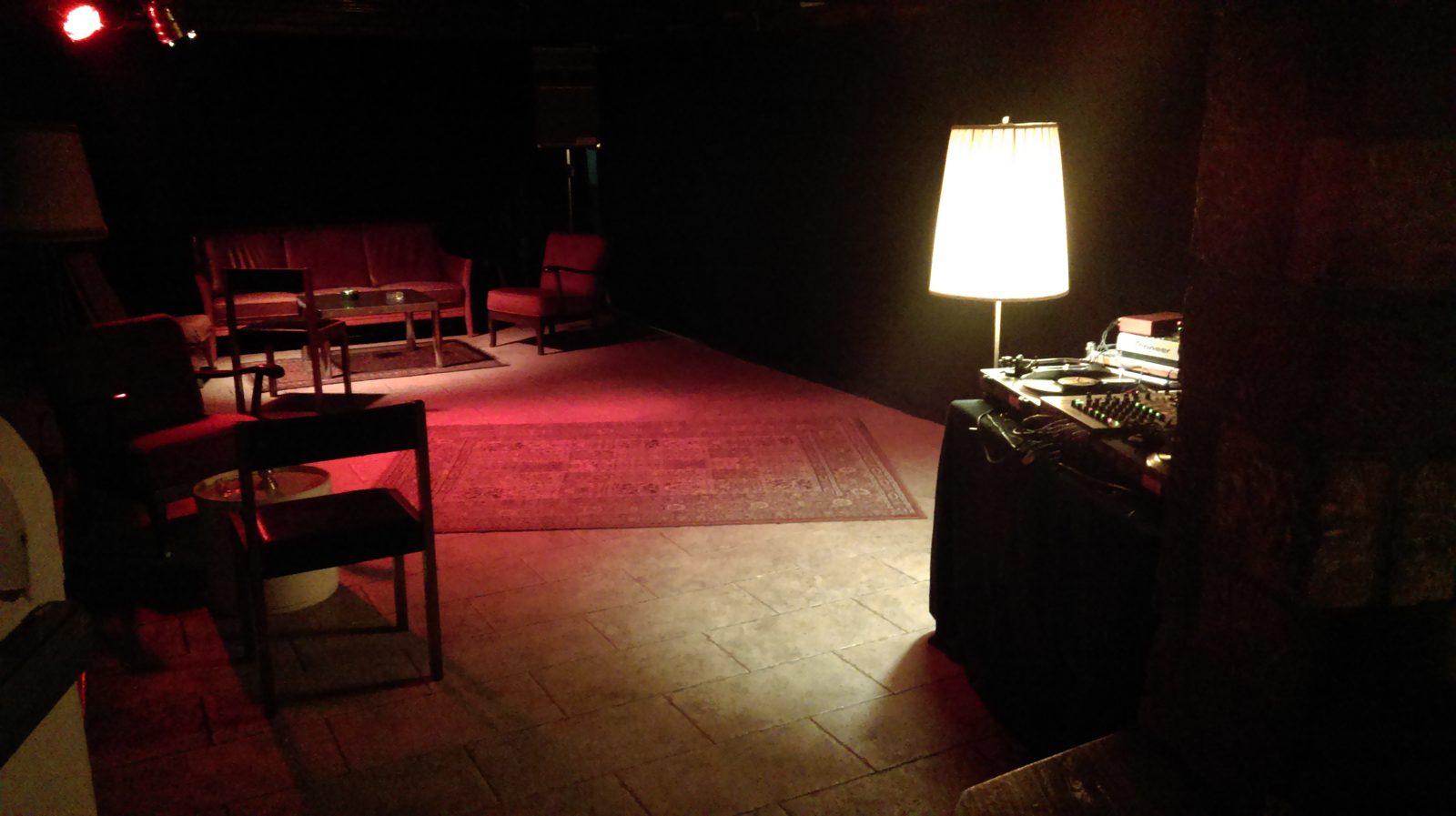Charmante Bar mit Tanzfläche und alternativem Flair, weiteres Bild