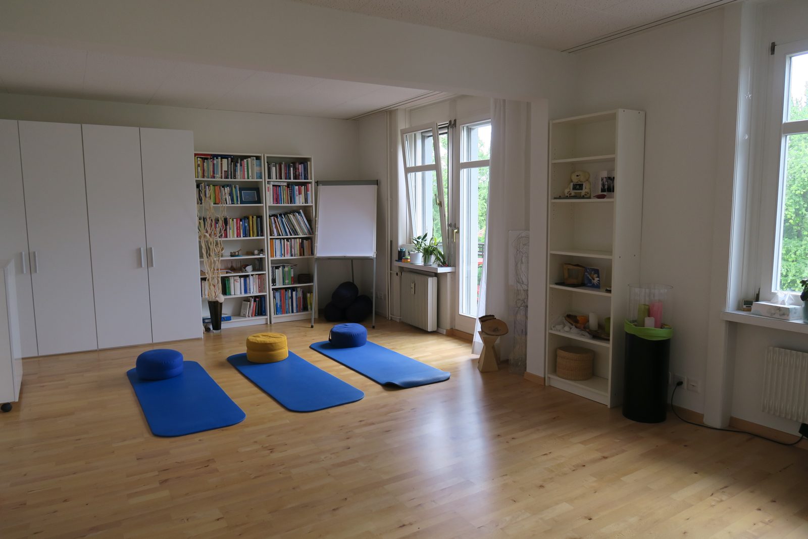 Ein grosser und/oder kleiner heller Coaching-/Praxisraum, weiteres Bild