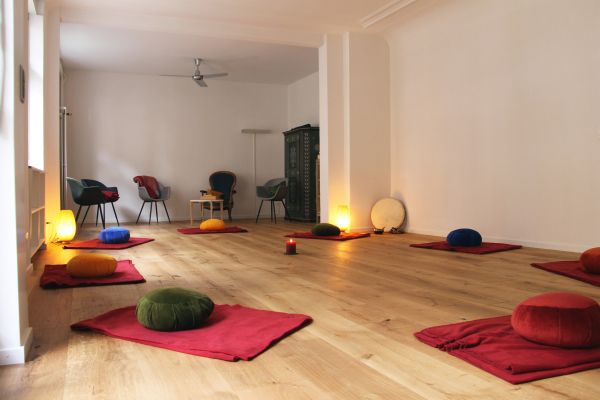 Schöner Yoga-, Bewegungs- und Seminarraum in Zürich
